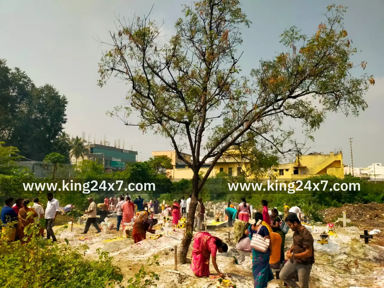 கல்லறை திருநாள் அனுசரிப்பு கல்லறை திருநாள் அனுசரிப்பு