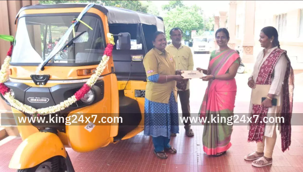 மக்கள் குறை தீர்க்கும் நாள் கூட்டத்தில் பங்கேற்ற மாவட்ட ஆட்சியர்.