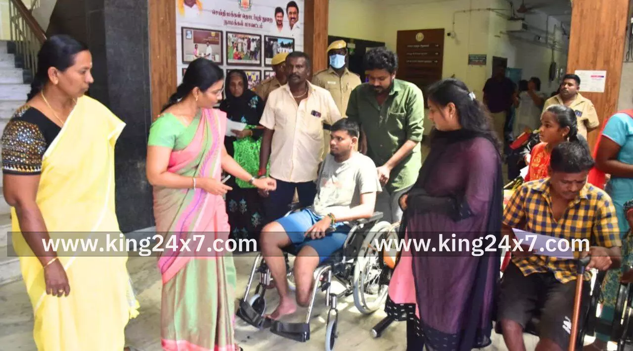 மக்கள் குறை தீர்க்கும் நாள் கூட்டத்தில் பங்கேற்ற மாவட்ட ஆட்சியர். மக்கள் குறை தீர்க்கும் நாள் கூட்டத்தில் பங்கேற்ற மாவட்ட ஆட்சியர்.