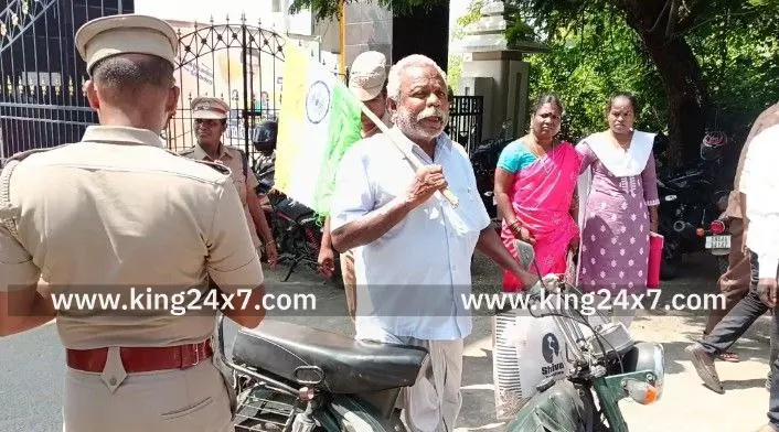 நாமக்கல் அருகே கிராம ஏரியில் மண் அள்ளுவதை தடுக்க கோரி விவசாயி தேசிய கொடியுடன் மனு கொடுக்க வந்ததால் பரபரப்பு