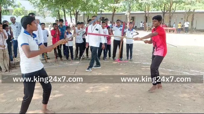 மாவட்ட அளவிலான சிலம்பம் போட்டிகள் 450 மாணவ மாணவிகள் பங்கேற்பு. மாவட்ட அளவிலான சிலம்பம் போட்டிகள் 450 மாணவ மாணவிகள் பங்கேற்பு.