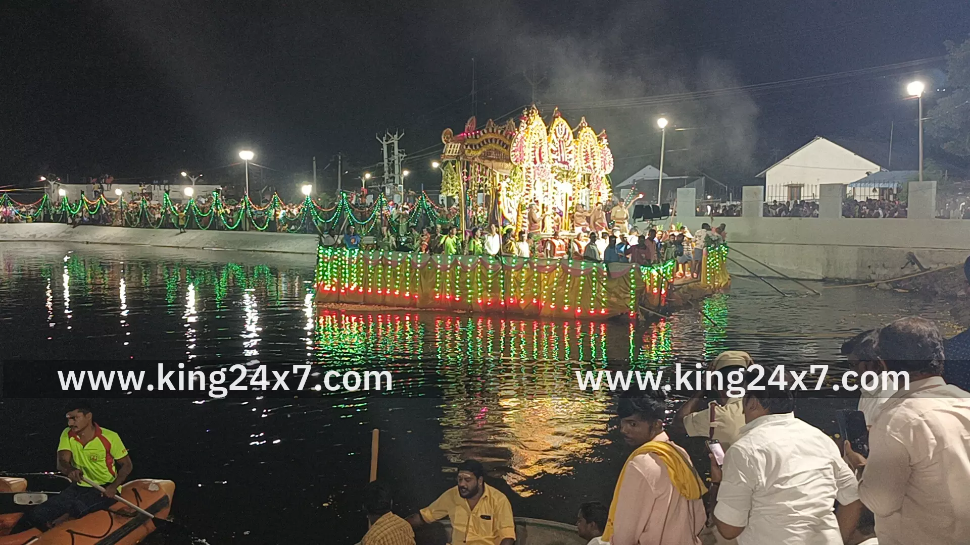 திருச்செங்கோடு பெரிய மாரியம்மன் சின்ன மாரியம்மன் அழகு முத்து மாரியம்மன் திருவிழா தெப்ப தேரோட்டம் ஆயிரக்கணக்கான பக்தர்கள் தெப்ப தேரை கண்டு மகிழ்ந்துசுவாமி தரிசனம்