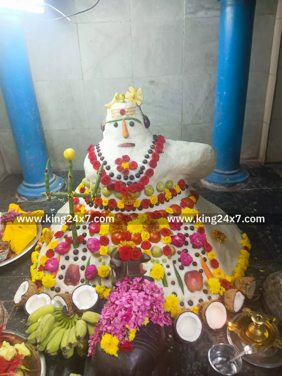 சிவன் கோவில்களில் அன்னாபிஷேக வழிபாடு சிவன் கோவில்களில் அன்னாபிஷேக வழிபாடு