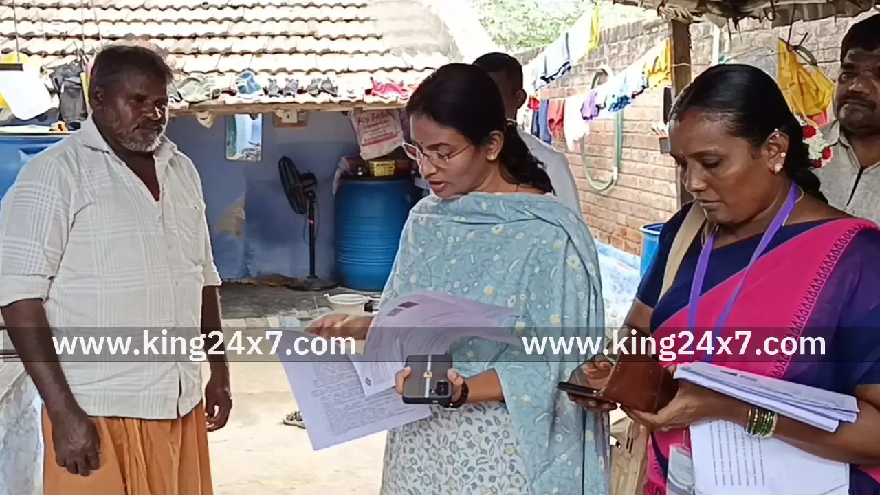 திருச்செங்கோடு நகராட்சி பகுதிகளில் வாக்காளர் பட்டியல் சிறப்பு சீர்திருத்தப் பணிகள் மாவட்ட ஆட்சியர் கள ஆய்வு திருச்செங்கோடு நகராட்சி பகுதிகளில் வாக்காளர் பட்டியல் சிறப்பு சீர்திருத்தப் பணிகள் மாவட்ட ஆட்சியர் கள ஆய்வு