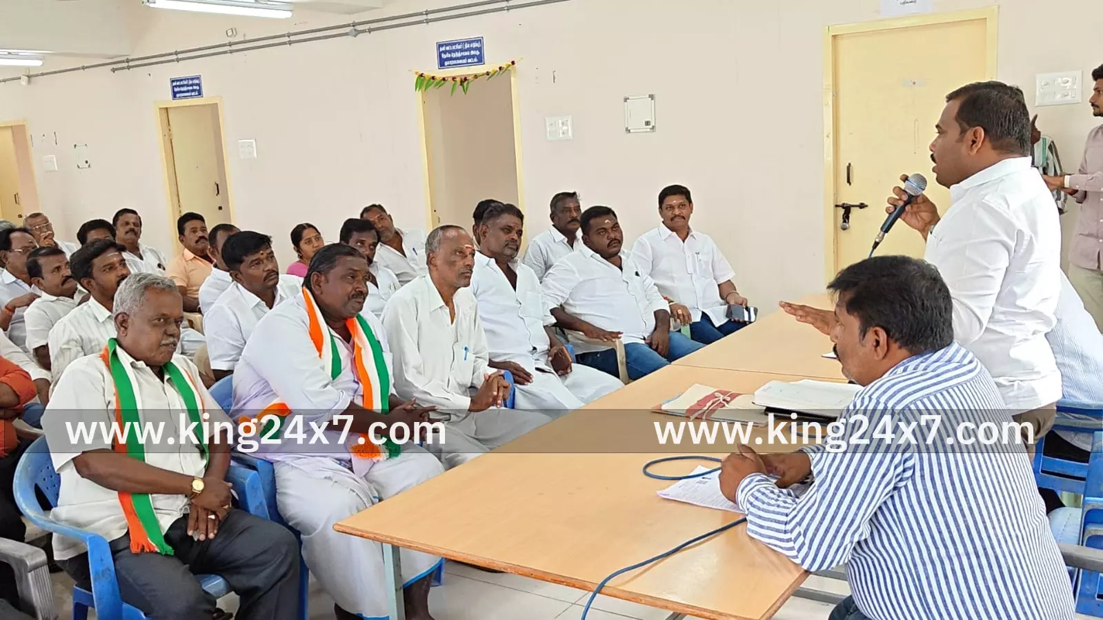 எஸ்.ஐ.ஆர்.குறித்த விழிப்புணர்வு கூட்டம் எஸ்.ஐ.ஆர்.குறித்த விழிப்புணர்வு கூட்டம்