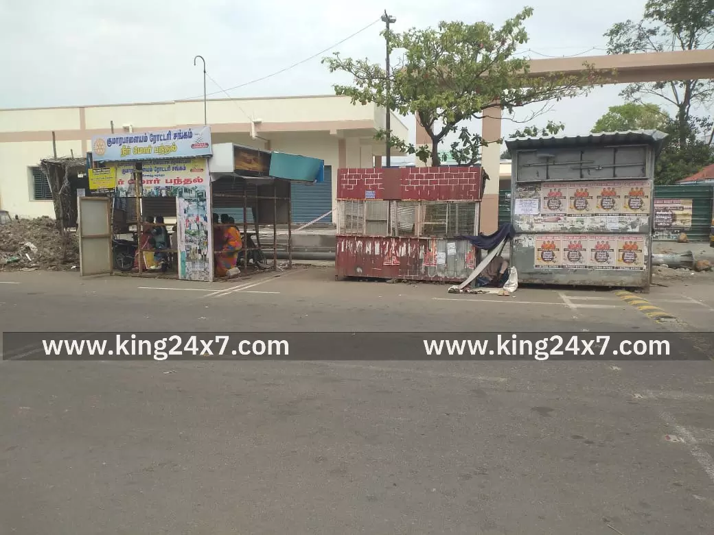 பஸ் ஸ்டாண்டில் இட பற்றாக்குறை தேவையற்ற பொருட்கள் அகற்ற கோரிக்கை