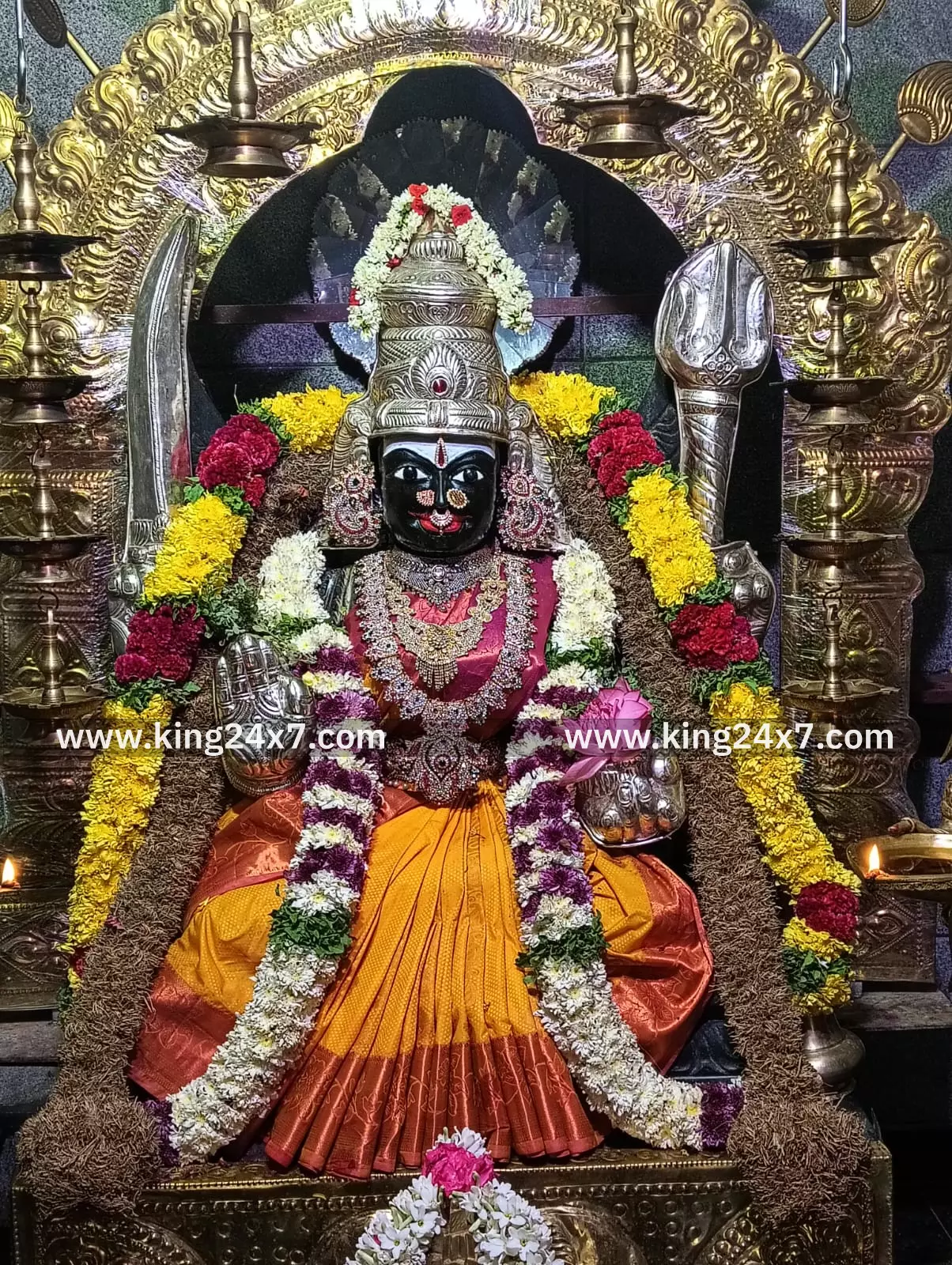 அம்மன் கோவில்களில் சிறப்பு வழிபாடு