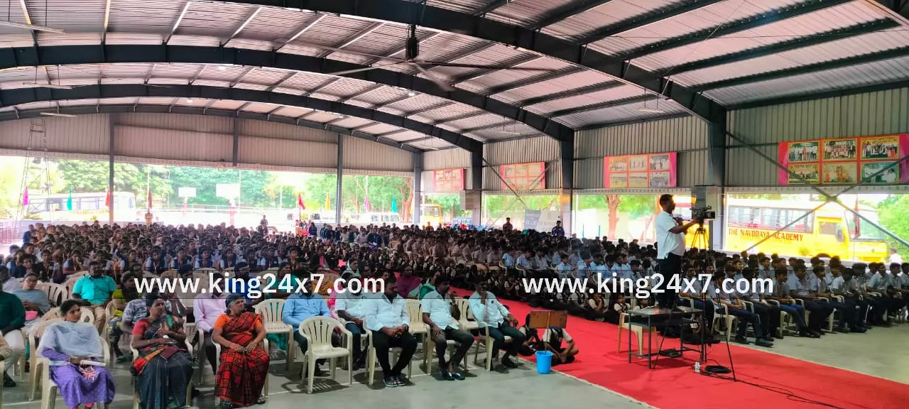 நவோதயா பள்ளியில் சைபர் கிரைம் குற்றங்கள் குறித்த விழிப்புணர்வு கருத்தரங்கம். நவோதயா பள்ளியில் சைபர் கிரைம் குற்றங்கள் குறித்த விழிப்புணர்வு கருத்தரங்கம்.