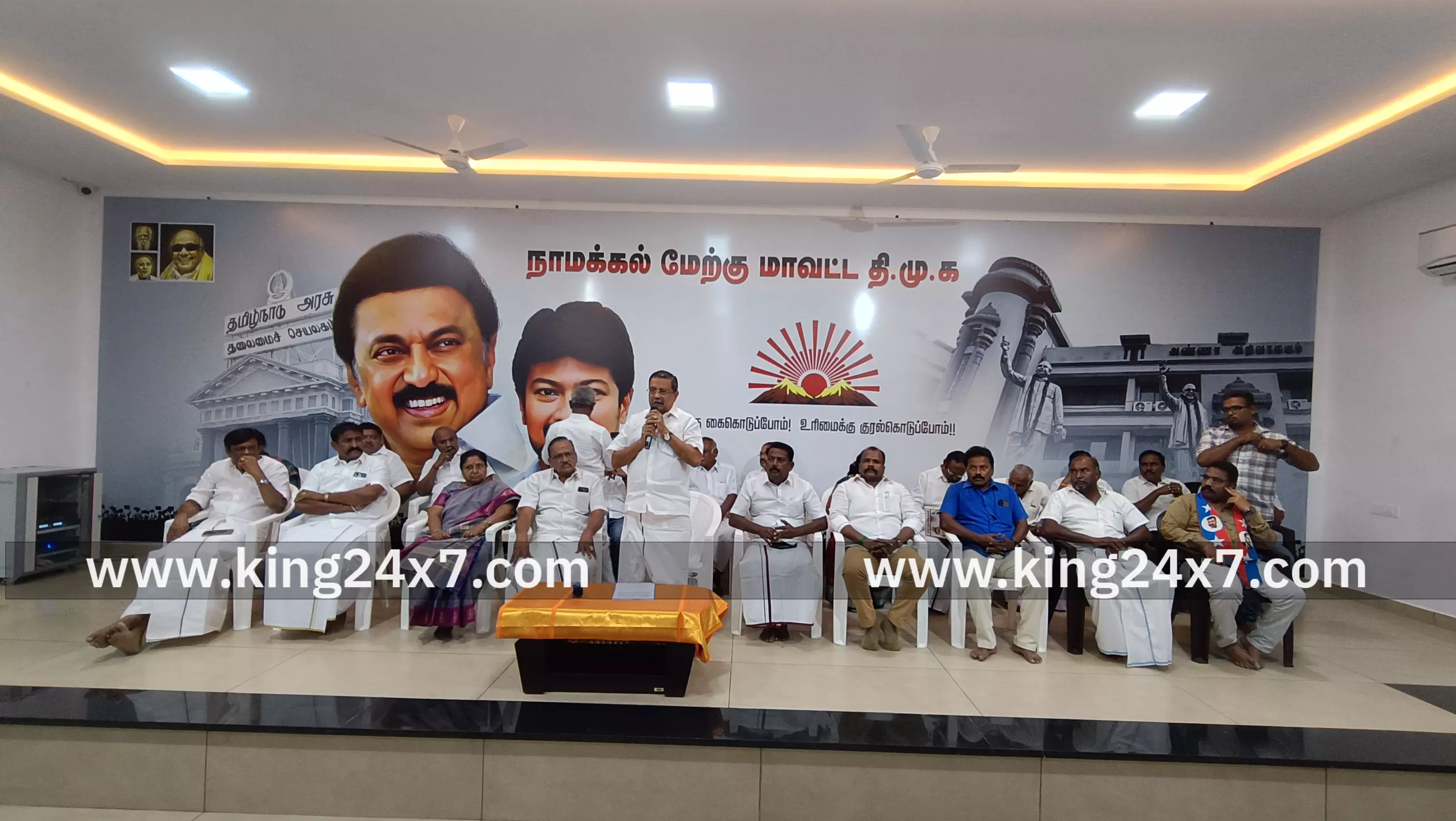 எஸ் ஐ ஆர் நடவடிக்கையை கண்டித்து வரும் 11ஆம் தேதி திமுக சார்பில் நடக்க உள்ள கண்டன ஆர்ப்பாட்டம் குறித்து அனைத்துக் கட்சி ஆலோசனைக் கூட்டம்