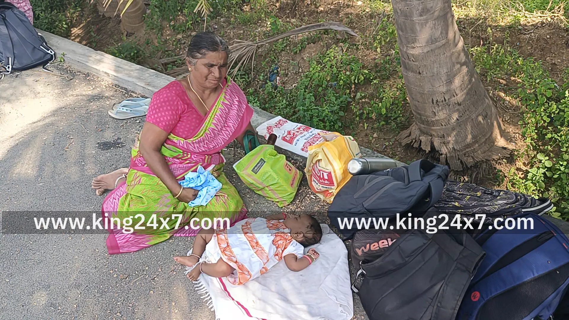 தமிழ்நாடு அரசின் சீருடை பணியாளர்களுக்கான எழுத்துத் தேர்வுநாமக்கல் மாவட்டம் முழுமையும் விண்ணப்பித்திருந்த அனைவருக்கும் விவேகானந்தா மகளிர் கல்வி நிறுவன வளாகத்தில் எழுத்து தேர்வு தமிழ்நாடு அரசின் சீருடை பணியாளர்களுக்கான எழுத்துத் தேர்வுநாமக்கல் மாவட்டம் முழுமையும் விண்ணப்பித்திருந்த அனைவருக்கும் விவேகானந்தா மகளிர் கல்வி நிறுவன வளாகத்தில் எழுத்து தேர்வு