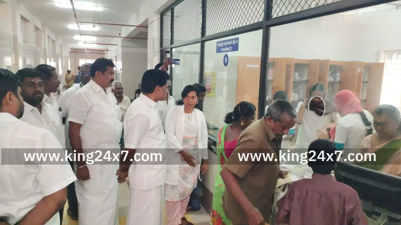 திருச்செங்கோட்டில் புதிதாக அமைக்கப்பட்ட அரசு மருத்துவமனை புற நோயாளிகள் பிரிவு இன்று முதல் செயல்பட துவங்கியது செயல்பாட்டை எம்எல்ஏ ஈஸ்வரன் ஆய்வு