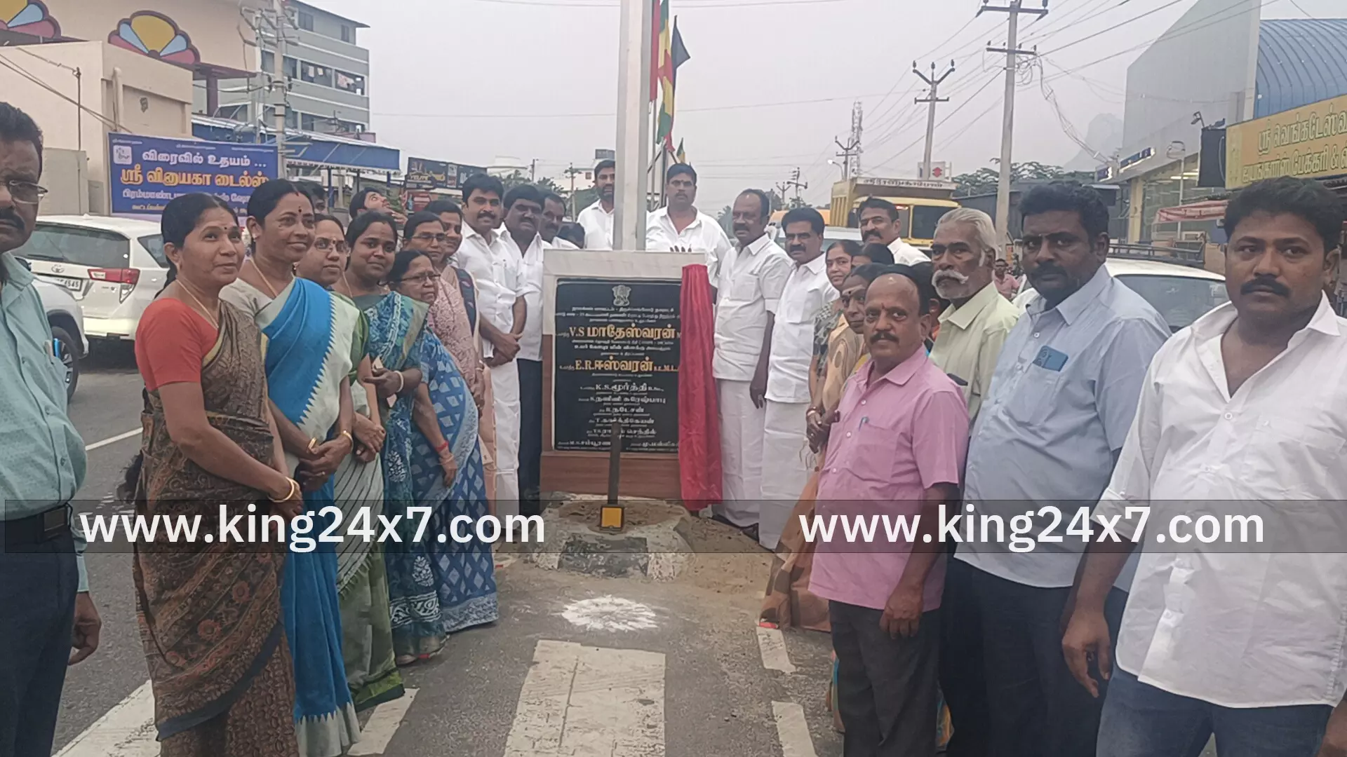 சட்டமன்ற உறுப்பினர் தொகுதி மேம்பாட்டு நிதி பாராளுமன்ற உறுப்பினர் தொகுதி மேம்பாட்டு நிதி குழு 65 லட்சத்தில் அமைக்கப்பட்ட பயணிகள் நிழற் கூடம்,உயர் மின் கோபுரங்கள்திறப்பு விழா