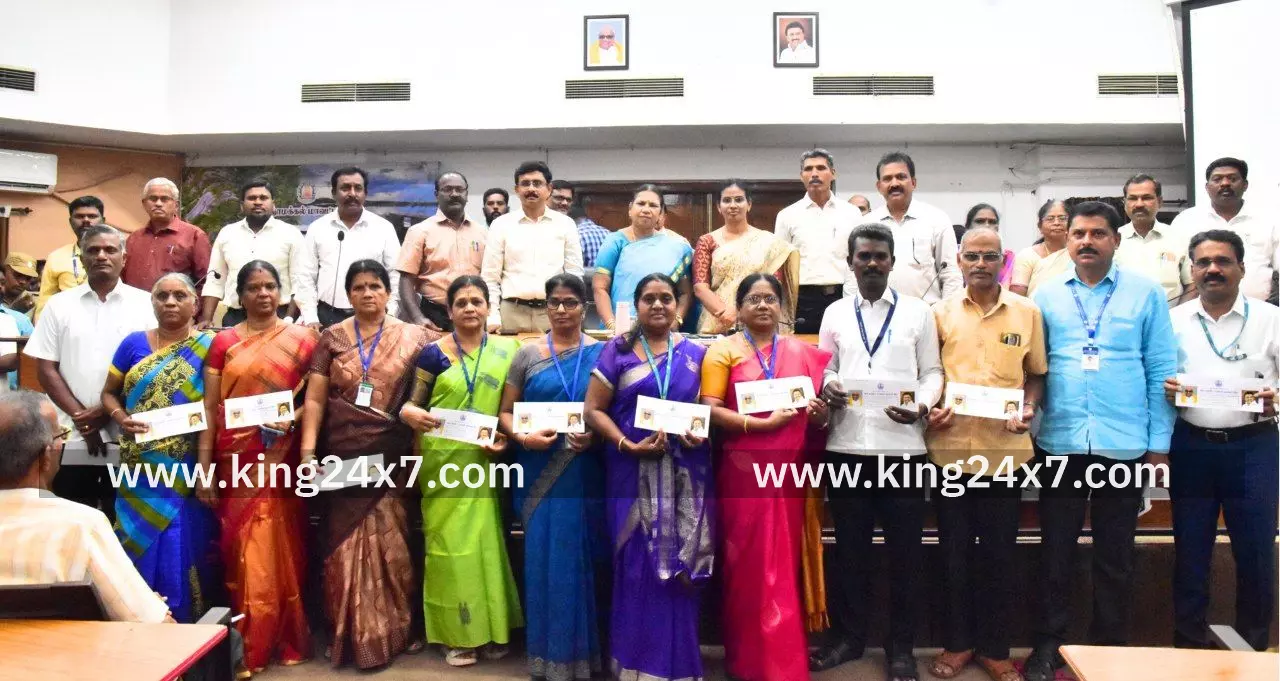 மக்கள் குறைதீர்க்கும் நாள் கூட்டத்தில் பங்கேற்ற மாவட்ட ஆட்சியர். மக்கள் குறைதீர்க்கும் நாள் கூட்டத்தில் பங்கேற்ற மாவட்ட ஆட்சியர்.