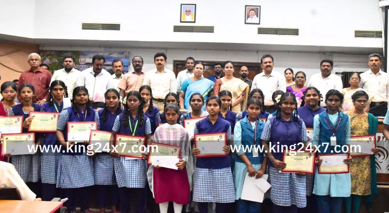 மக்கள் குறைதீர்க்கும் நாள் கூட்டத்தில் பங்கேற்ற மாவட்ட ஆட்சியர். மக்கள் குறைதீர்க்கும் நாள் கூட்டத்தில் பங்கேற்ற மாவட்ட ஆட்சியர்.