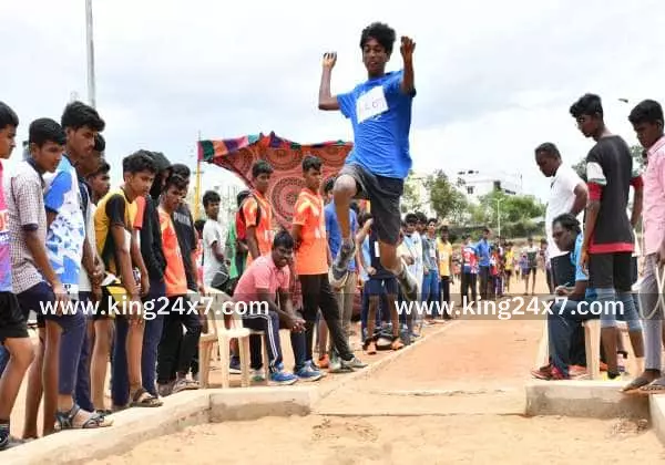 மாணவிகளுக்கான தடகளப் போட்டி நவம்பர் 14ம் தேதி திருச்செங்கோடு கே.எஸ்.ஆர் கல்வி நிறுவனத்தில் நடைபெற உள்ளது. மாணவிகளுக்கான தடகளப் போட்டி நவம்பர் 14ம் தேதி திருச்செங்கோடு கே.எஸ்.ஆர் கல்வி நிறுவனத்தில் நடைபெற உள்ளது.