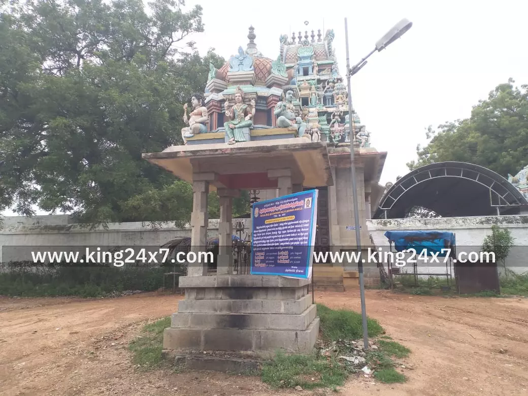 கோட்டைமேடு காளியம்மன் கோவிலில்  7 பூசாரிகள் வசம் தொடர்பு வேண்டாம் என போர்டு