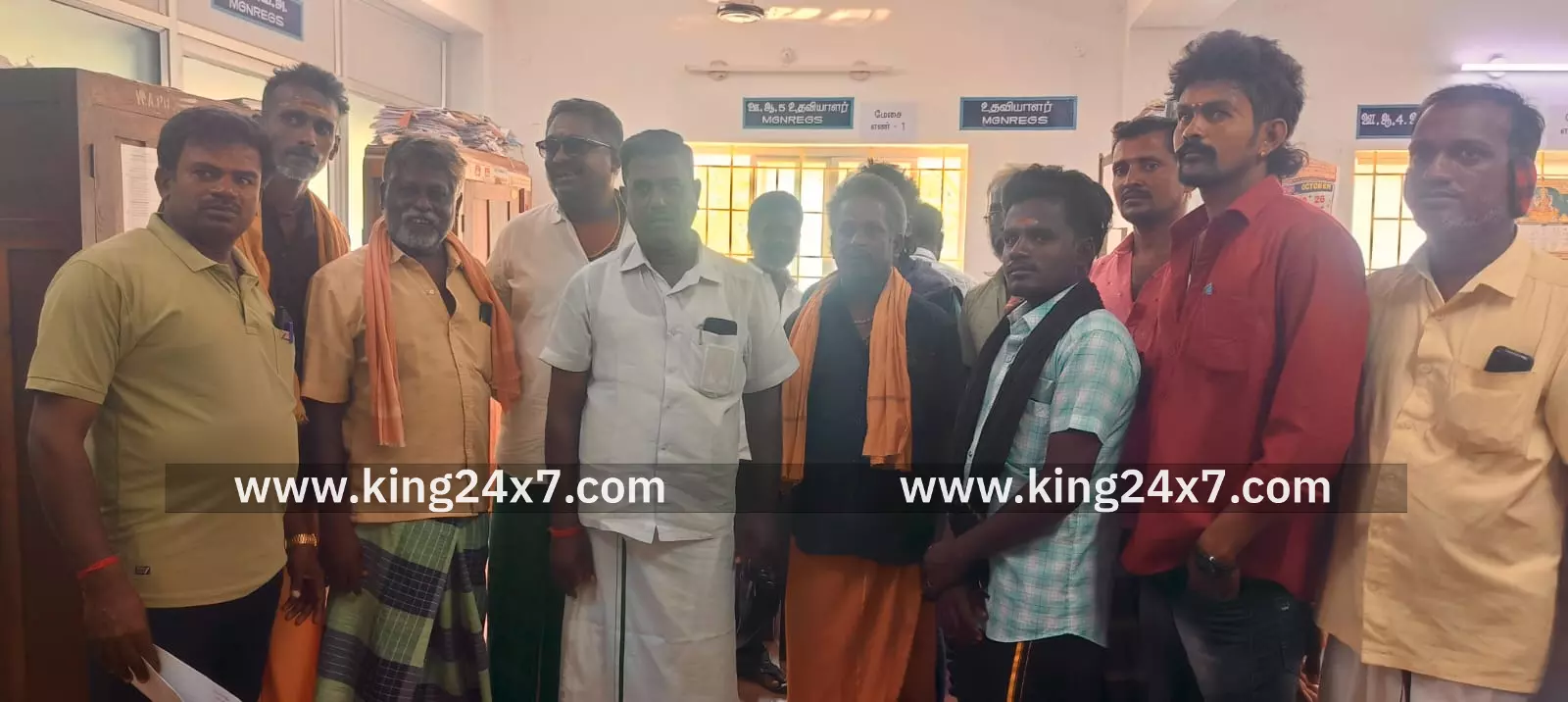 ஆகாரம் காமராஜ் நகரில் சிமெண்ட் சாலையை விரைந்து முடிக்கக்கோரி அப்பகுதி மக்கள்  கோரிக்கை.