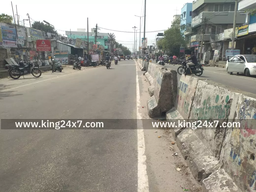 விலகிய டிவைடரால் விபத்து அபாயம்