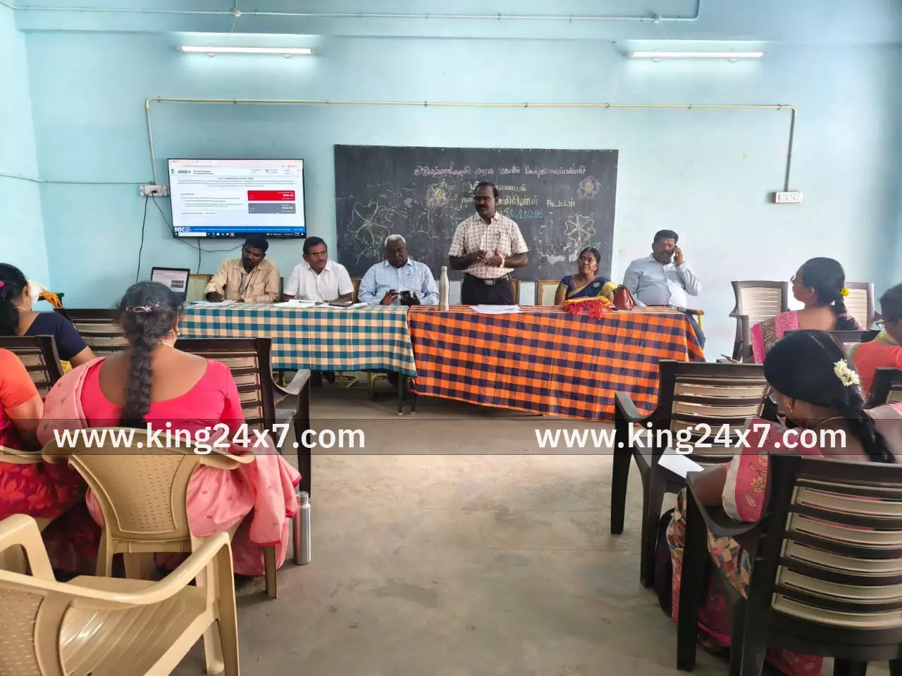 கிருஷ்ணவேணி அரசு மகளிர் மேல்நிலைப் பள்ளியில் நடைபெற்ற தலைமை ஆசிரியர்களுக்கான ஆய்வுக்கூட்டம். கிருஷ்ணவேணி அரசு மகளிர் மேல்நிலைப் பள்ளியில் நடைபெற்ற தலைமை ஆசிரியர்களுக்கான ஆய்வுக்கூட்டம்.