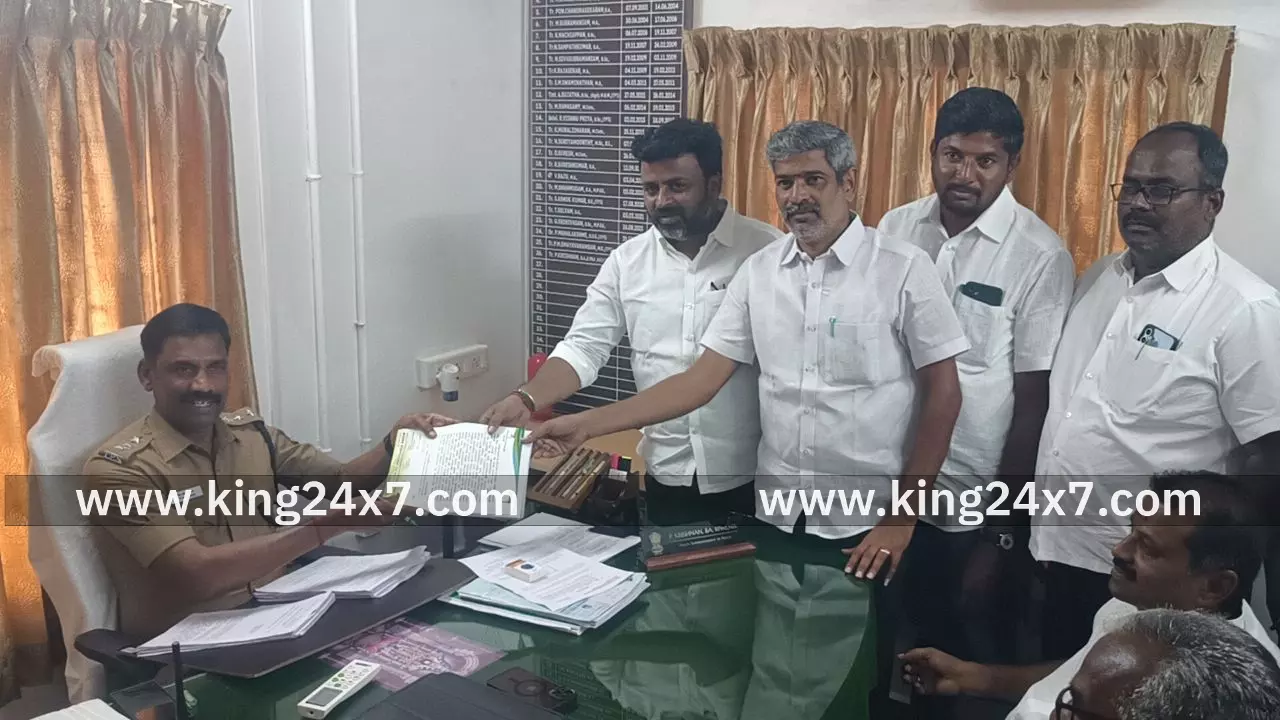 ரிக் வேலைக்கு ஆட்கள் ஏற்பாடு செய்து தருவதாக கூறி பல கோடி ரூபாய் மோசடி நடவடிக்கை எடுக்க கோரிமையாளர் சங்கத்தினர் டிஎஸ்பி இடம் மனு ரிக் வேலைக்கு ஆட்கள் ஏற்பாடு செய்து தருவதாக கூறி பல கோடி ரூபாய் மோசடி நடவடிக்கை எடுக்க கோரிமையாளர் சங்கத்தினர் டிஎஸ்பி இடம் மனு