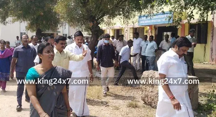 நாமக்கல்லில் ரூ. 9.15 கோடி மதிப்பில் தோழி மகளிர் விடுதி முதல்வர் அடிக்கல் நாட்டினார். நேரில் சென்று பார்வையிட்ட எம்.பி மற்றும் அமைச்சர்.