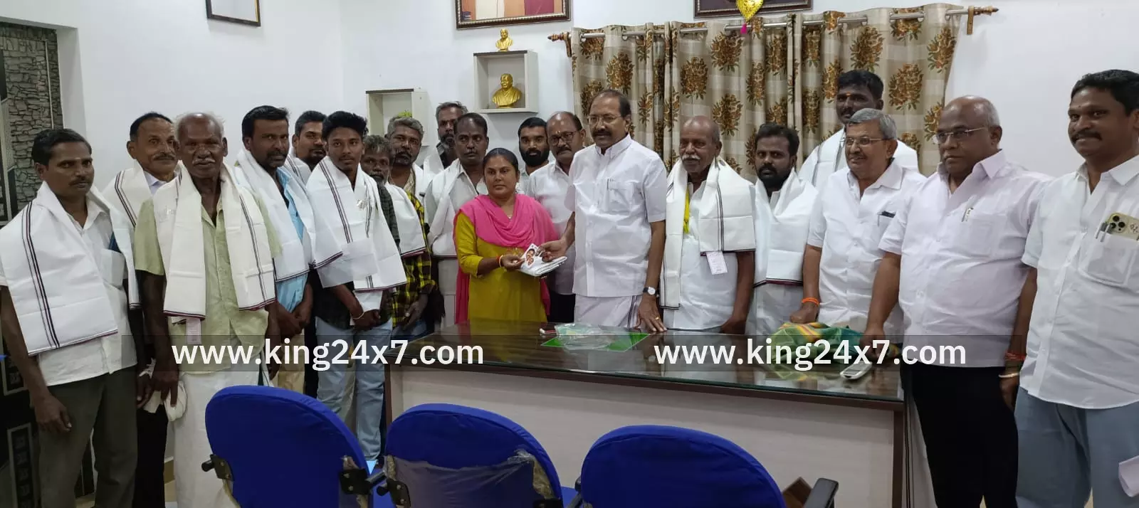 அ.ம.மு.க.விலிருந்து அ.தி.மு.க.வில் இணைந்தவர்களுக்கு்முன்னாள் அமைச்சர் பாராட்டு