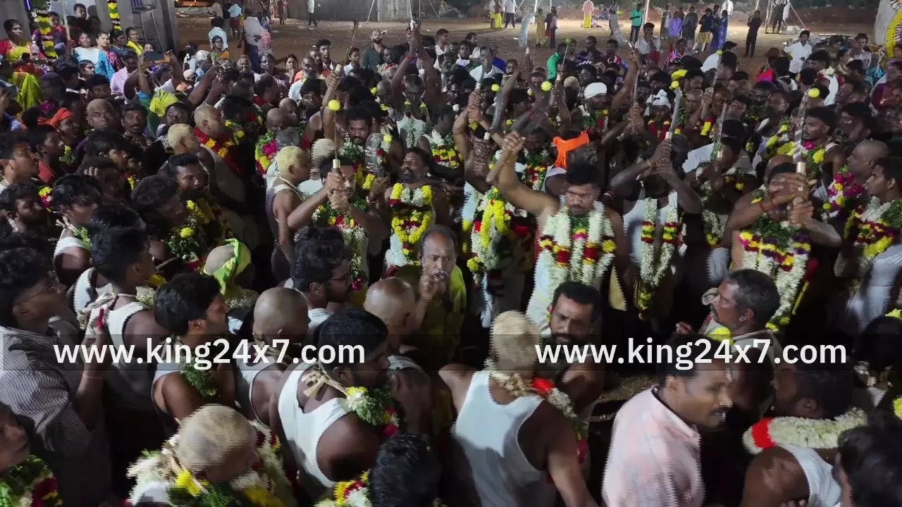 திருச்செங்கோடுஅருகேவட்டூரில் 3 ஆண்டுகளுக்கு ஒரு முறை நடக்கும் கம்பத்து வீரன் திருவிழா ஆயிரக்கணக்கில் கிடாவெட்டி கறி விருந்து ஆயிரக்கணக்கான பக்தர்கள் கலந்து கொண்டு கொண்டாட்டம்