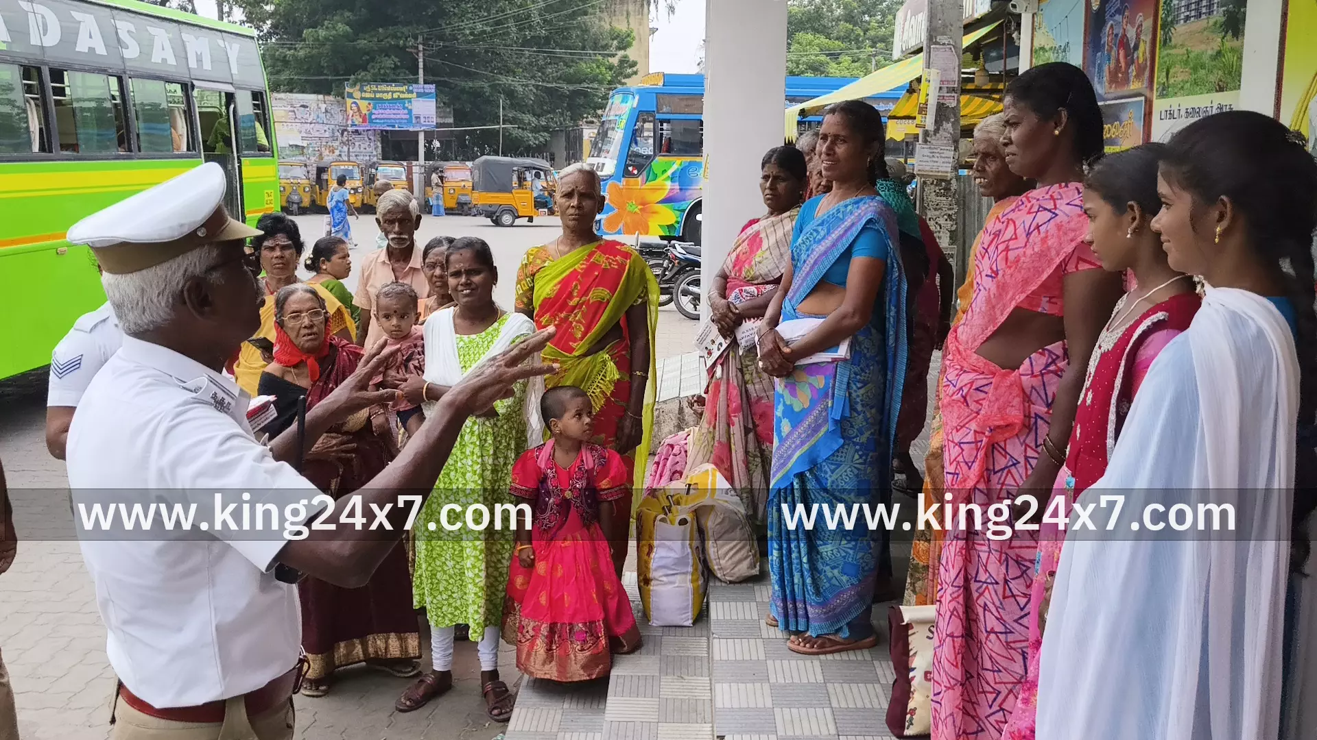 குளித்தலை போக்குவரத்து காவல்துறை சார்பில் சாலை பாதுகாப்பு விழிப்புணர்வு வாரம்