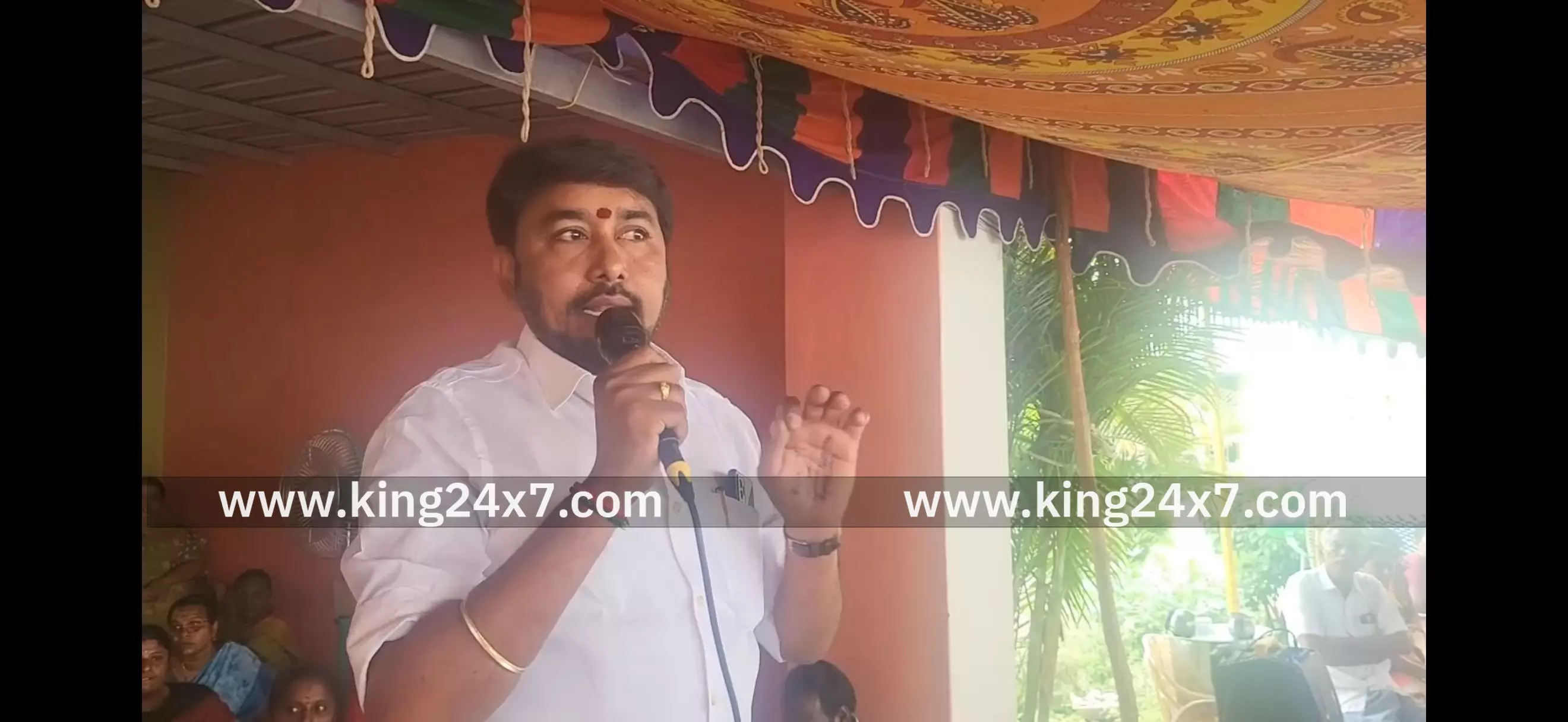 வெண்ணமலை  ஆக்கிரமிப்புக்கு எதிர்ப்பு தெரிவித்து பொதுமக்கள் போராட்டம்