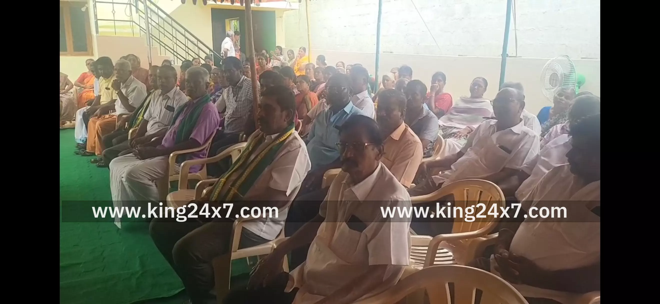 வெண்ணமலை ஆக்கிரமிப்புக்கு எதிர்ப்பு தெரிவித்து பொதுமக்கள் போராட்டம் வெண்ணமலை ஆக்கிரமிப்புக்கு எதிர்ப்பு தெரிவித்து பொதுமக்கள் போராட்டம்