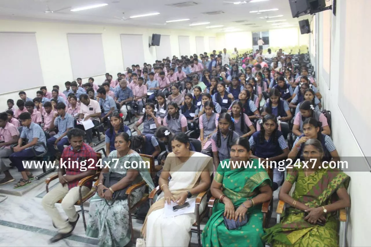 முத்தாயம்மாள் கலை மற்றும் அறிவியல் கல்லூரியில் நடைபெட்ற  அரசுப்பள்ளி மாணவர்களுக்கான கல்லூரி களப்பயண நிகழ்ச்சி.