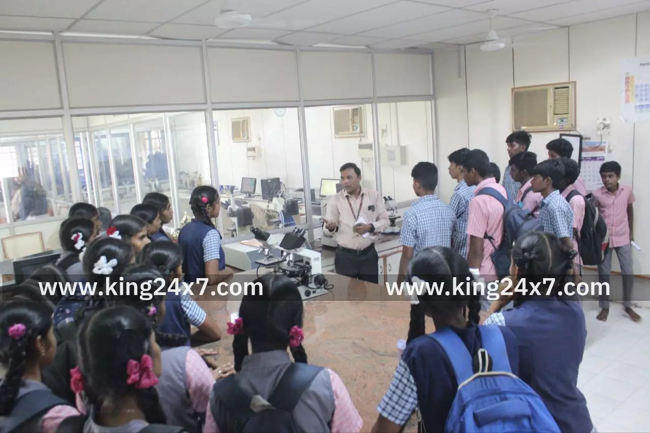 முத்தாயம்மாள் கலை மற்றும் அறிவியல் கல்லூரியில் நடைபெட்ற  அரசுப்பள்ளி மாணவர்களுக்கான கல்லூரி களப்பயண நிகழ்ச்சி.