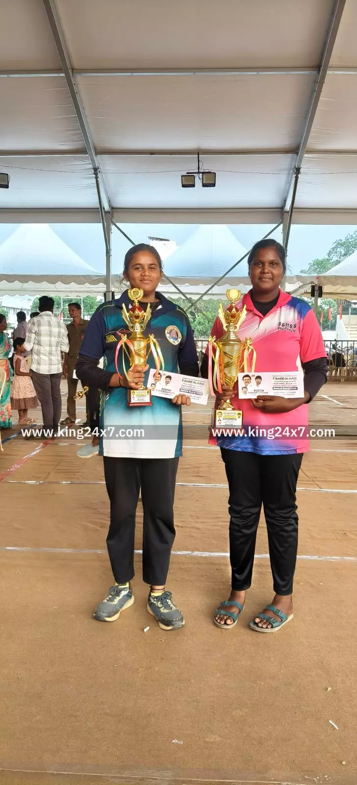 குளித்தலையைச் சேர்ந்த இரண்டு மாணவிகள் சிலம்பம் போட்டியில் அசத்தல் குளித்தலையைச் சேர்ந்த இரண்டு மாணவிகள் சிலம்பம் போட்டியில் அசத்தல்