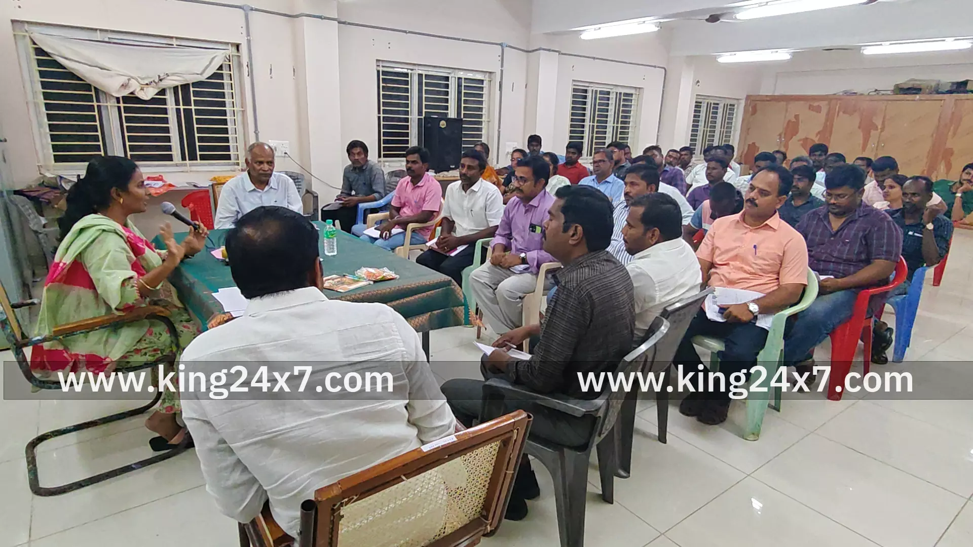 இரவில் கலெக்டர் தலைமையில் நடத்த எஸ்.ஐ.ஆர். ஆலோசனை கூட்டம்