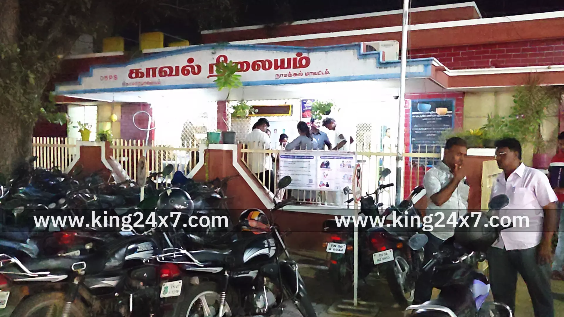 முன்விரோதம் காரணமாக விதி மீறி மண், கற்கள் கொட்டி வைத்த நபர் தலைமறைவு