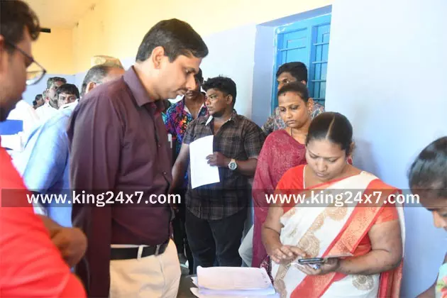 எஸ்ஐஆர் சிறப்பு முகாம்: ஆட்சியர் இளம்பகவத் ஆய்வு