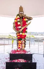 மன்னருக்கு பட்டம் சூட்ட முகூர்த்தக்கால் நடப்பட்டது.