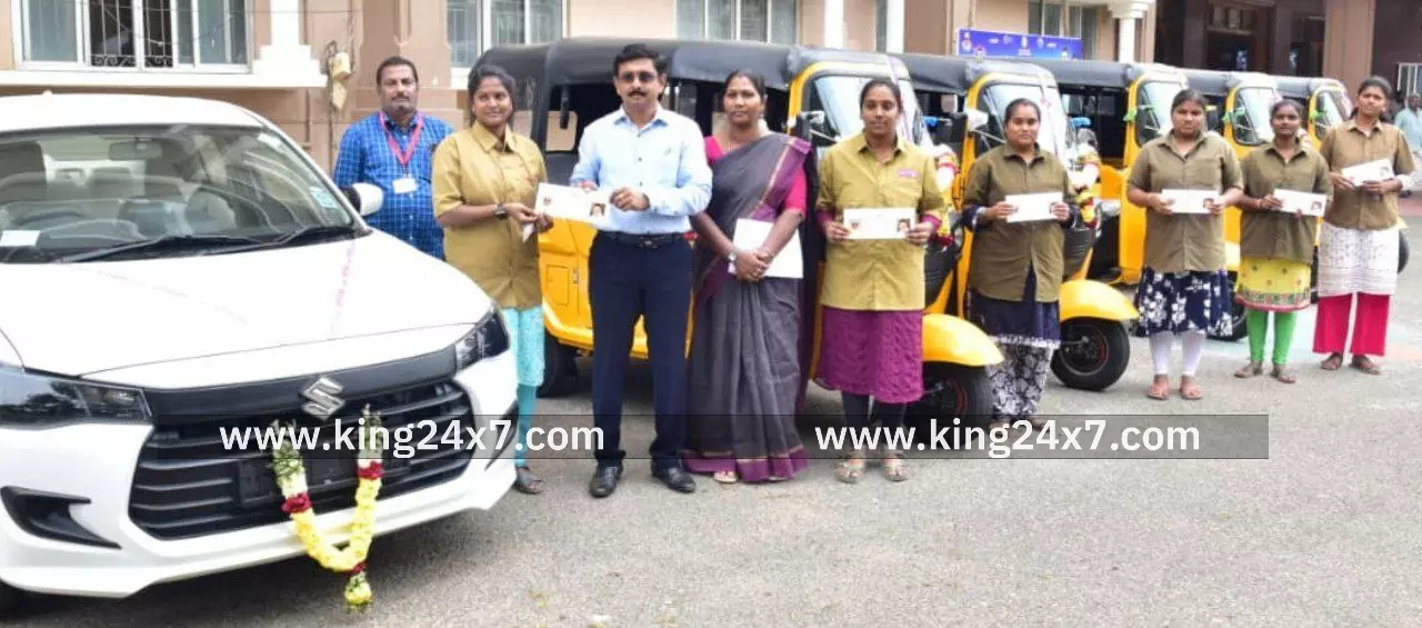 நாமக்கல் மாவட்ட வருவாய் அலுவலர் மா.க.சரவணன்   மக்கள் குறைதீர்க்கும் நாள் கூட்டத்தில் 17 பயனாளிகளுக்கு ரூ.6.64 இலட்சம் மதிப்பீட்டில் அரசு நலத்திட்ட உதவிகளை வழங்கினார்.