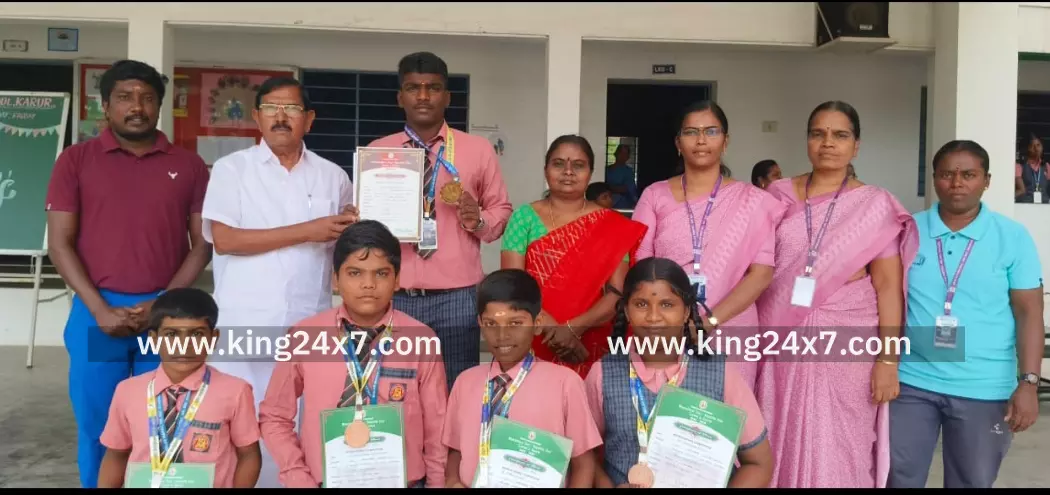 கரூர்-தமிழக பள்ளிக்கல்வித்துறை நடத்திய விளையாட்டு போட்டியில் மாநில மற்றும் மாவட்ட அளவில் பதக்கங்களை வென்ற மாணாக்கர்களுக்கு பாராட்டு.