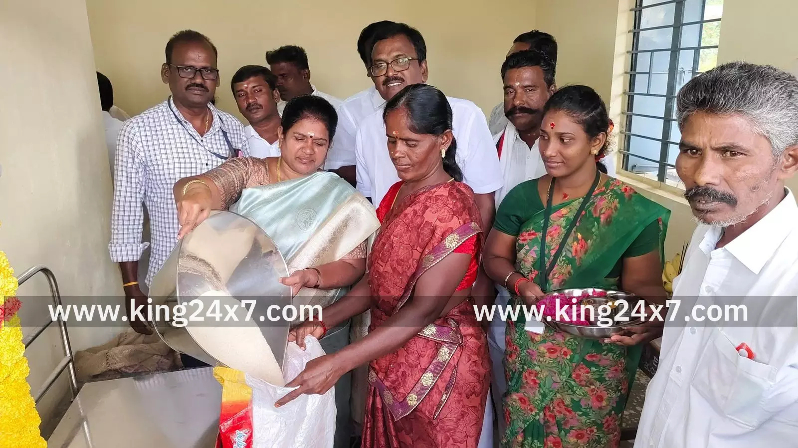 கிருஷ்ணராயபுரம் சட்டமன்ற தொகுதியில் முடிவுற்ற பணிகள் திறப்பு விழா மற்றம் புதிய பணிகளுக்கு அடிக்கல் நாட்டு விழா நடைபெற்றது கிருஷ்ணராயபுரம் சட்டமன்ற தொகுதியில் முடிவுற்ற பணிகள் திறப்பு விழா மற்றம் புதிய பணிகளுக்கு அடிக்கல் நாட்டு விழா நடைபெற்றது