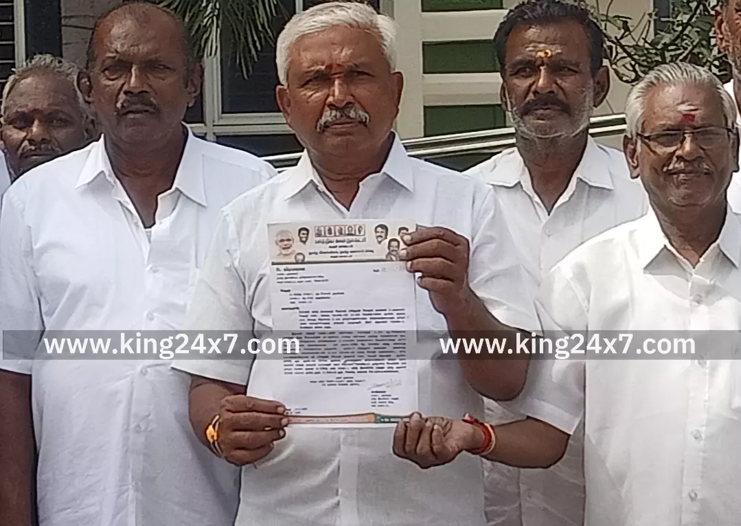 கரூர் -தமிழ் மாமன்னர் பேரரசன் ராஜேந்திர சோழன் ஆயிரம் ஆண்டுகால நிறைவு விழாவை அரசு விழாவாக கொண்டாட ஆட்சியரிடம் மனு.