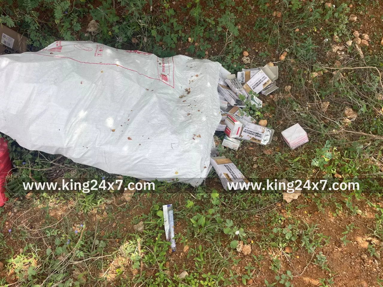 காங்கேயம் அருகே பல லட்சம் மதிப்பிலான காலாவதி அரசு மருந்து மாத்திரைகள்