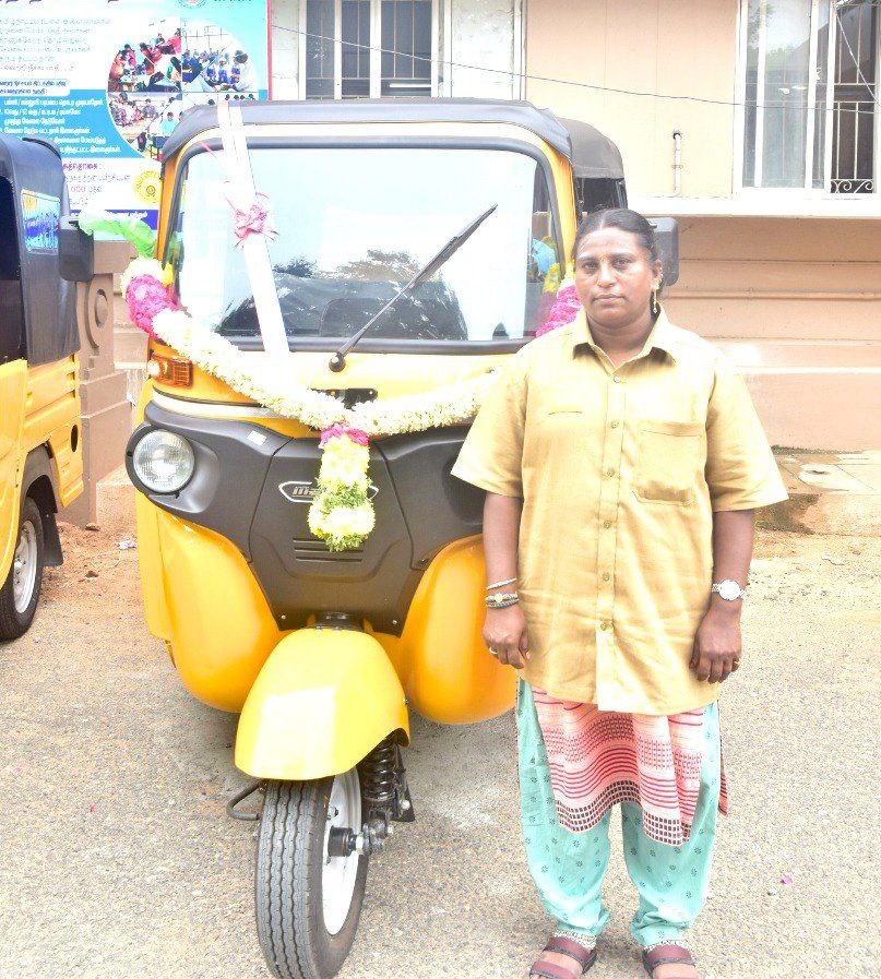 நாமக்கல் மாவட்டத்தில் 14 பெண் ஆட்டோ  டாக்ஸி வாகன ஓட்டுநர்களுக்குரூ.14.00 இலட்சம் மானியம் வழங்கப்பட்டுள்ளது.தமிழ்நாடு முதலமைச்சர் அவர்களுக்கு  பெண் ஆட்டோ ஓட்டுநர்கள் நிறைந்த மனதுடன் நன்றி.