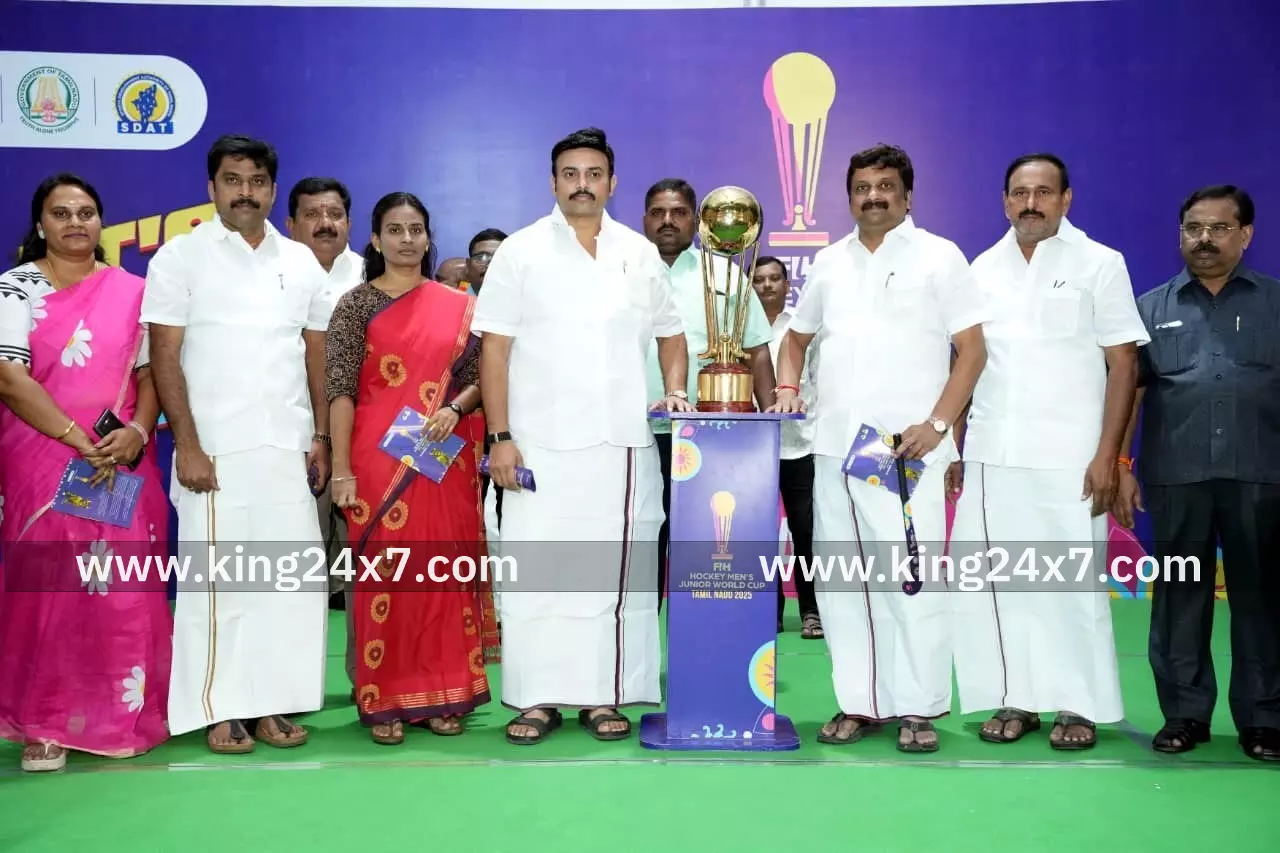 FIH - ஹாக்கி ஆடவர் ஜூனியர் உலக கோப்பை போட்டிகள் -2025 சுற்றுப்பயண ஊர்வலத்தினை வரவேற்றார் அமைச்சர் மா. மதிவேந்தன்.
