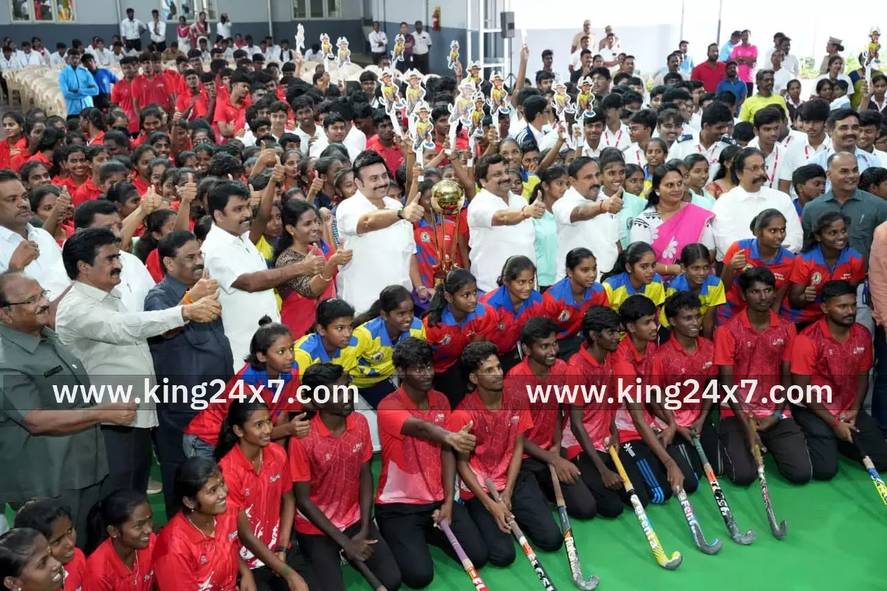 FIH - ஹாக்கி ஆடவர் ஜூனியர் உலக கோப்பை போட்டிகள் -2025 சுற்றுப்பயண ஊர்வலத்தினை வரவேற்றார் அமைச்சர் மா. மதிவேந்தன். FIH - ஹாக்கி ஆடவர் ஜூனியர் உலக கோப்பை போட்டிகள் -2025 சுற்றுப்பயண ஊர்வலத்தினை வரவேற்றார் அமைச்சர் மா. மதிவேந்தன்.