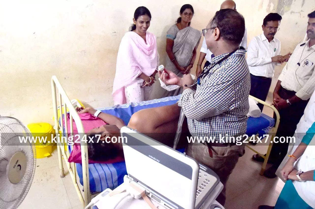 நலம் காக்கும் ஸ்டாலின் திட்ட முகாமினை பார்வையிட்டு ஆய்வு மேற்கொண்ட மாவட்ட ஆட்சியர்.