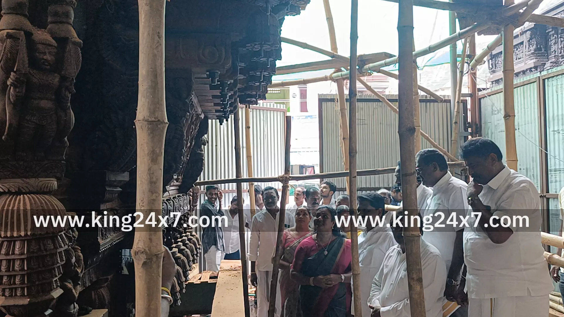 திருச்செங்கோடு அர்த்தநாரீஸ்வரர் கோவில் பெரிய தேர் கட்டுமான பணி எம்எல்ஏ ஈஸ்வரன் நேரில் ஆய்வு திருச்செங்கோடு அர்த்தநாரீஸ்வரர் கோவில் பெரிய தேர் கட்டுமான பணி எம்எல்ஏ ஈஸ்வரன் நேரில் ஆய்வு