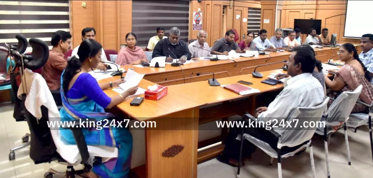 நாமக்கல் மாவட்டத்தில் மாநகராட்சி உட்பட அனைத்து நகராட்சி, பேரூராட்சி, ஊராட்சி ஒன்றியம், வட்டாட்சியர் மற்றும் வருவாய் கோட்டாட்சியர் அலுவலகங்களில் 28.11.2025 வரை வெள்ளிக்கிழமை உதவி மையங்கள் செயல்படும்- மாவட்ட தேர்தல் அலுவலர் ஆட்சியர் தகவல். நாமக்கல் மாவட்டத்தில் மாநகராட்சி உட்பட அனைத்து நகராட்சி, பேரூராட்சி, ஊராட்சி ஒன்றியம், வட்டாட்சியர் மற்றும் வருவாய் கோட்டாட்சியர் அலுவலகங்களில் 28.11.2025 வரை வெள்ளிக்கிழமை உதவி மையங்கள் செயல்படும்- மாவட்ட தேர்தல் அலுவலர் ஆட்சியர் தகவல்.