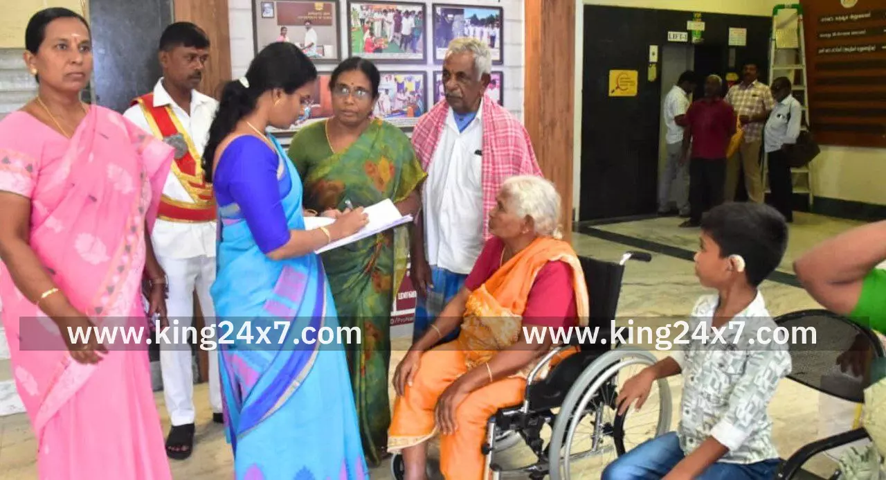 மக்கள் குறைதீர்க்கும் நாள் கூட்டத்தில் பங்கேற்ற மாவட்ட ஆட்சியர.