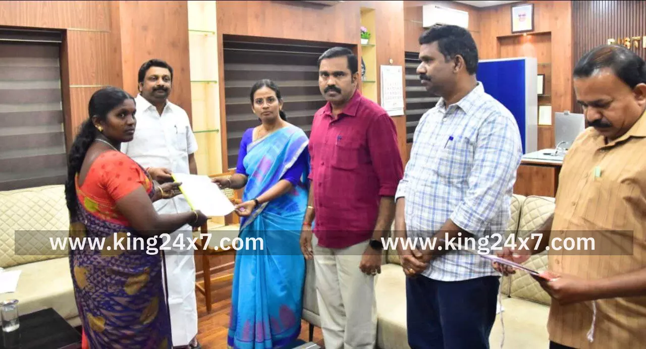 ஊராட்சி ஒன்றிய அலுவலகங்களில் பணியாற்றிட 5 நபர்களுக்கு பணி நியமன ஆணையினை வழங்கிய  எம்.பி கே.ஆர்.என்.இராஜேஸ்குமார்.